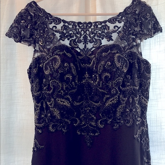 NEW WITH TAGS Beautiful floor length gown - Picture 3 of 6